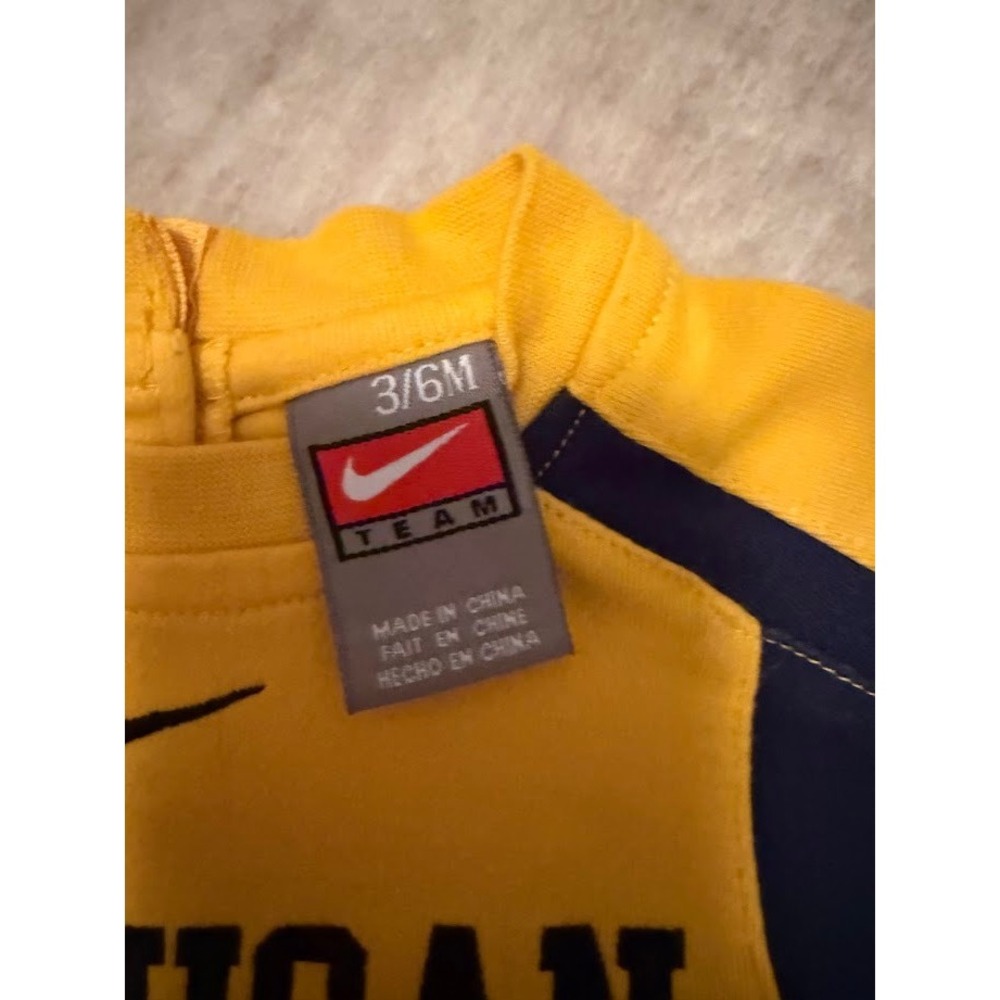 Nike Team Michigan Wolverines Long Sleeve Bodysuit Yellow Navy Blue Infant 3-6M - Picture 3 of 4